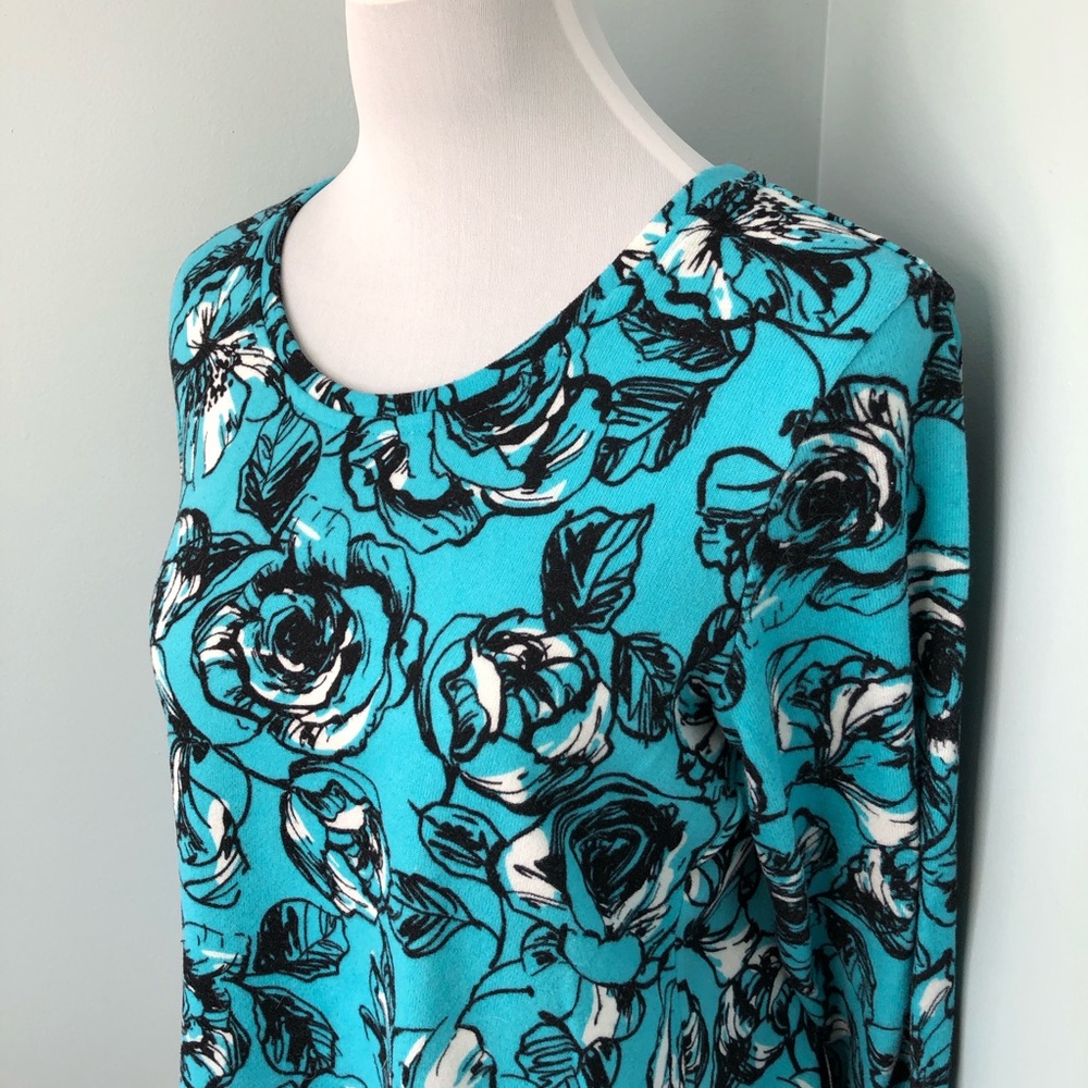 ✨2/$20✨Spring Light Knit Sweater - Picture 2 of 5